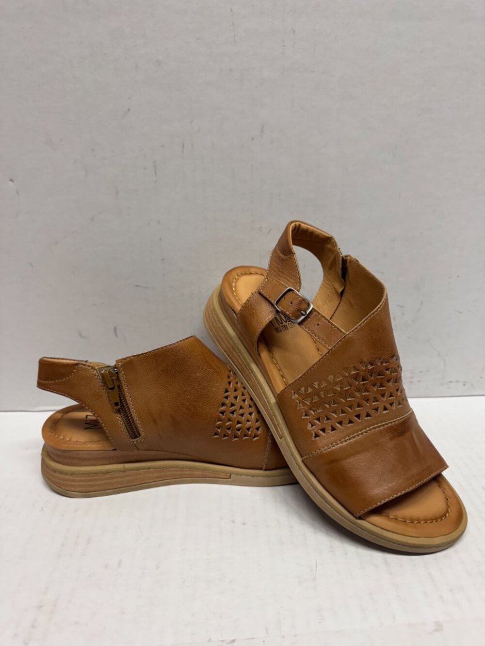 MIZ MOOZ WEDGE PLATFORM LEATHER ANKLE BUCKLE SANDALS BRANDY 37EU / 7US # B-04